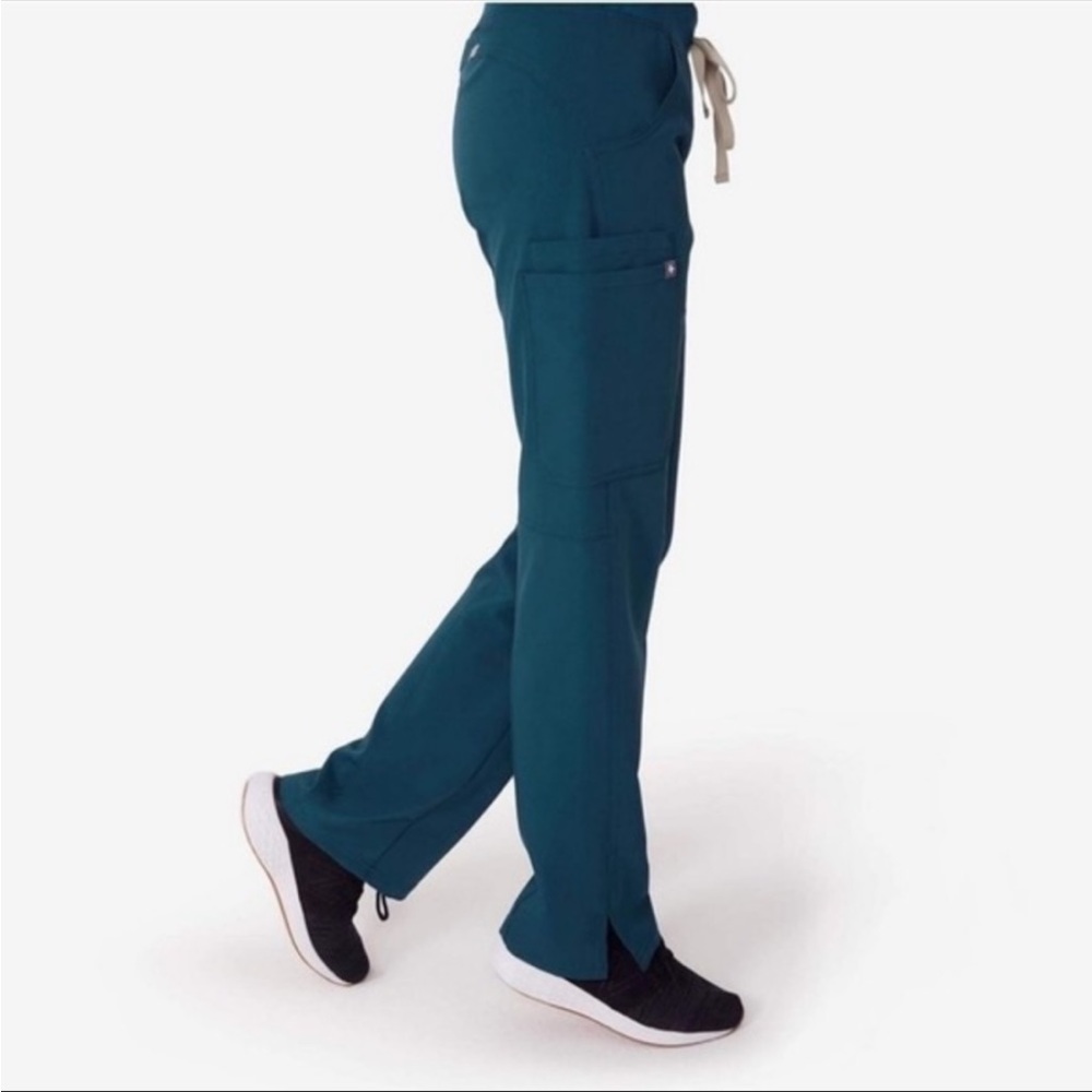 Figs Womens Kade Cargo scrub pant, Carribean Blue. Small.